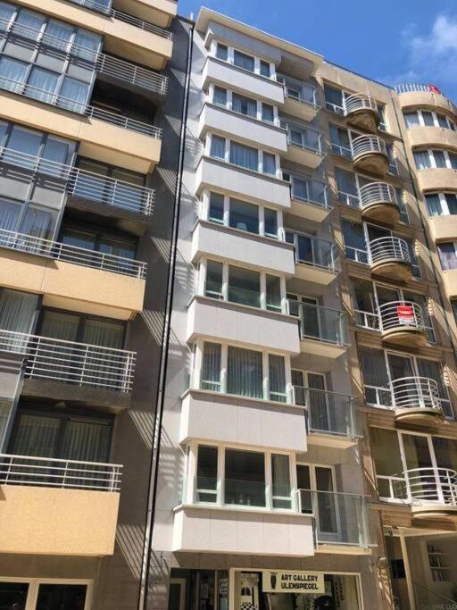 Modern Apartment At 2 Steps From Beach Остенде Екстер'єр фото
